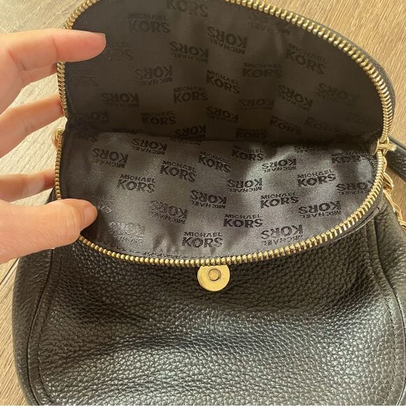 Michael Kors Black Leather Women's Crossbody Purse Bag - Picture 7 of 12